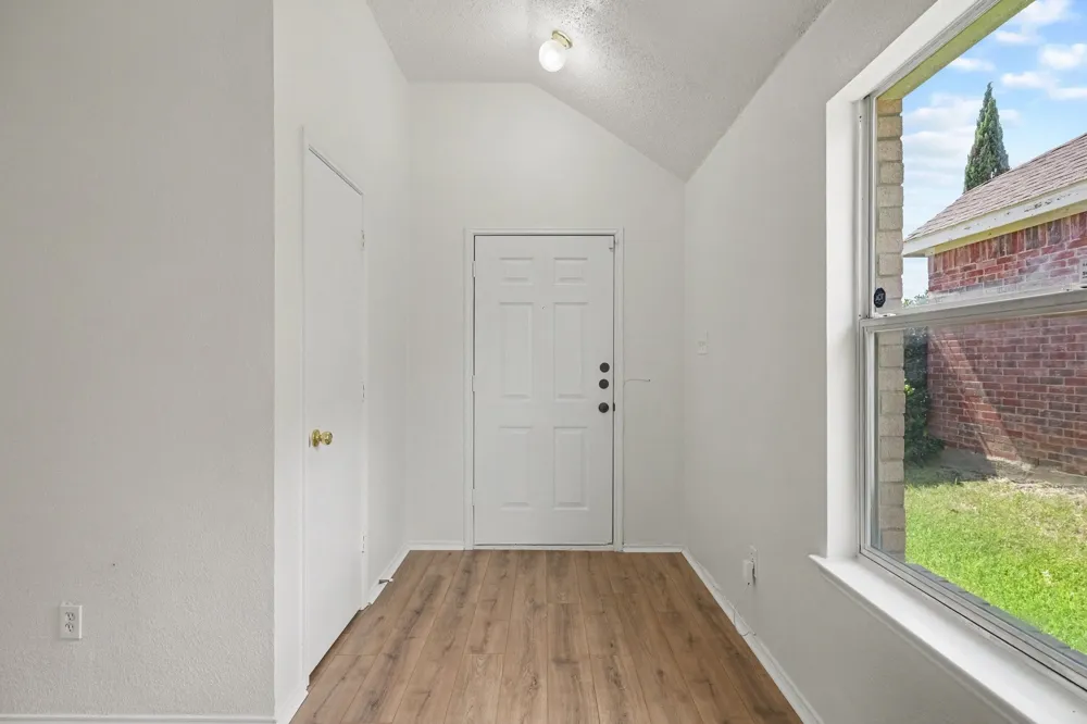 7315 Marsland Lane Arlington, TX 76001