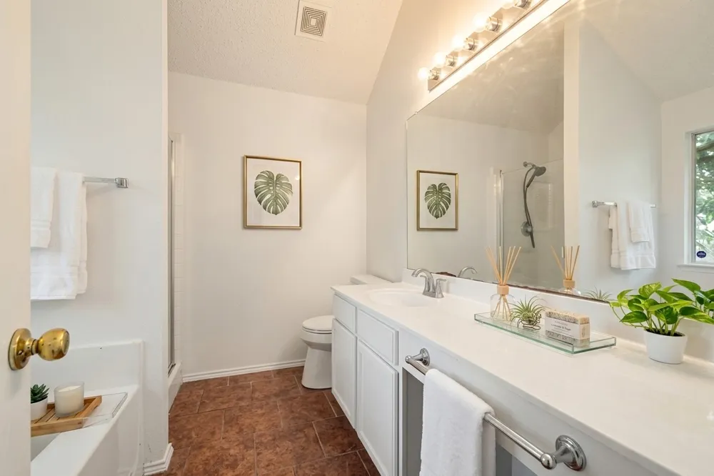 7315 Marsland Lane Arlington, TX 76001