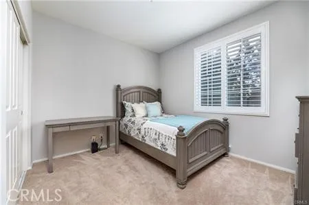 24 Silveroak Irvine, CA 92620