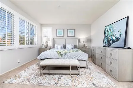 24 Silveroak Irvine, CA 92620