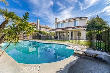 24 Silveroak Irvine, CA 92620