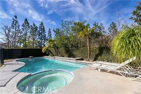24 Silveroak Irvine, CA 92620