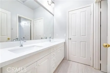 24 Silveroak Irvine, CA 92620
