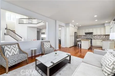 24 Silveroak Irvine, CA 92620