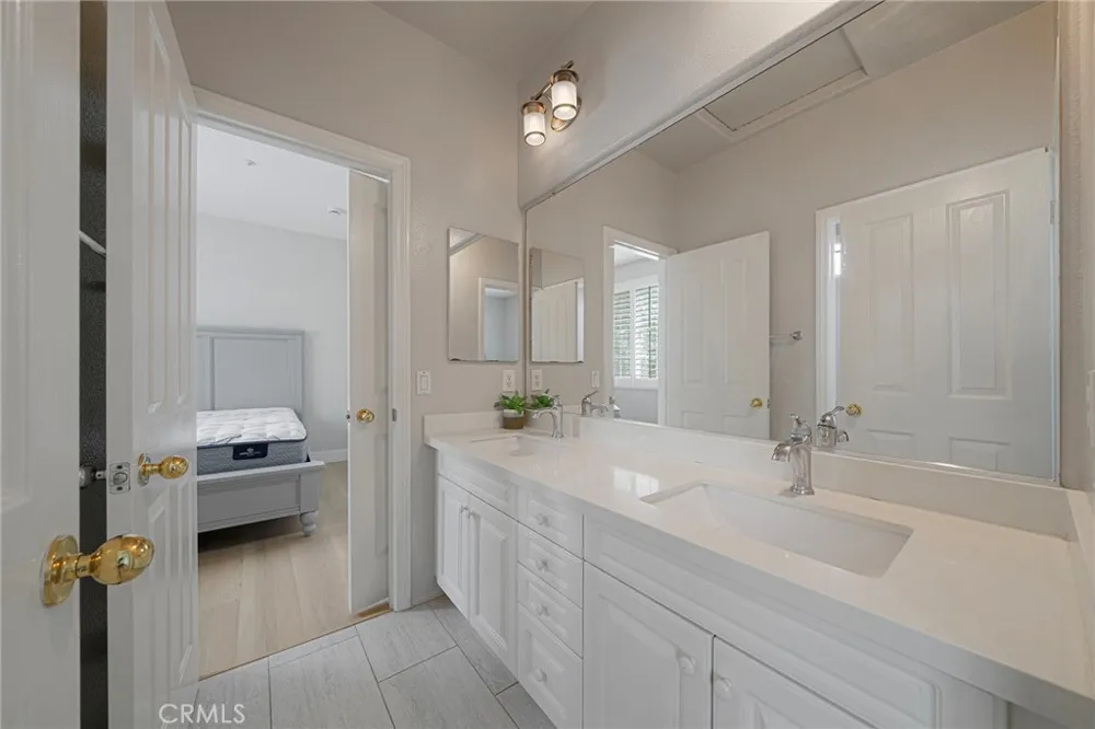 24 Silveroak Irvine, CA 92620