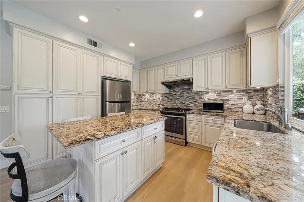 24 Silveroak Irvine, CA 92620