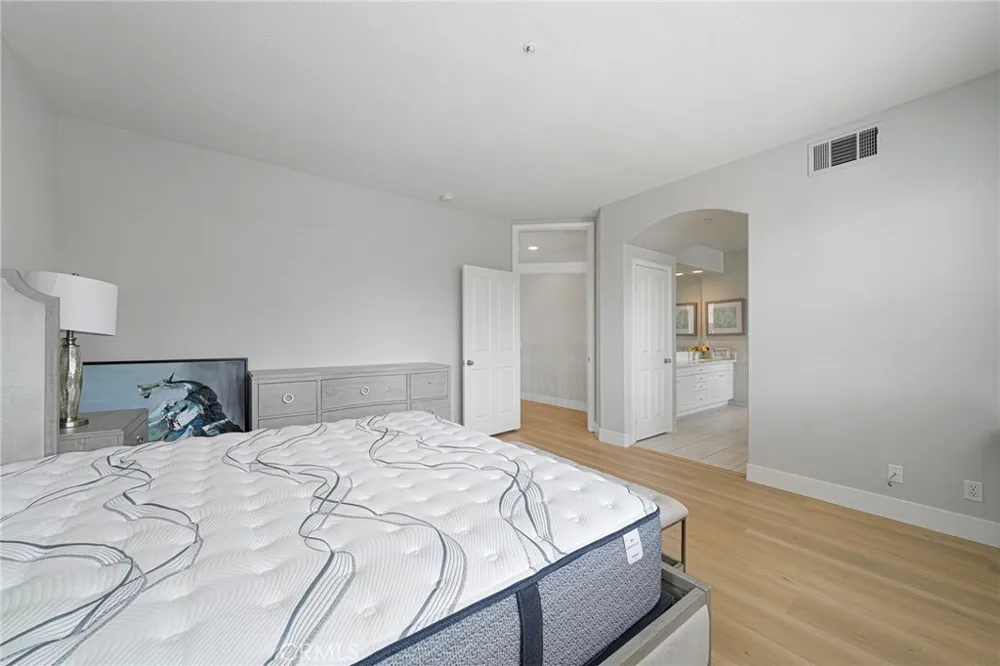 24 Silveroak Irvine, CA 92620