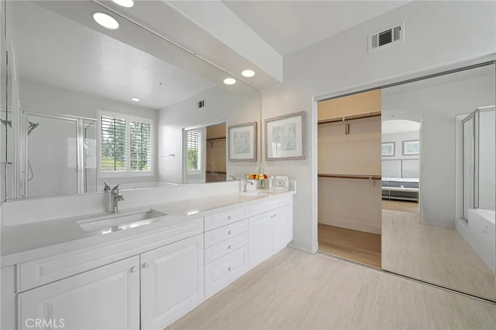 24 Silveroak Irvine, CA 92620