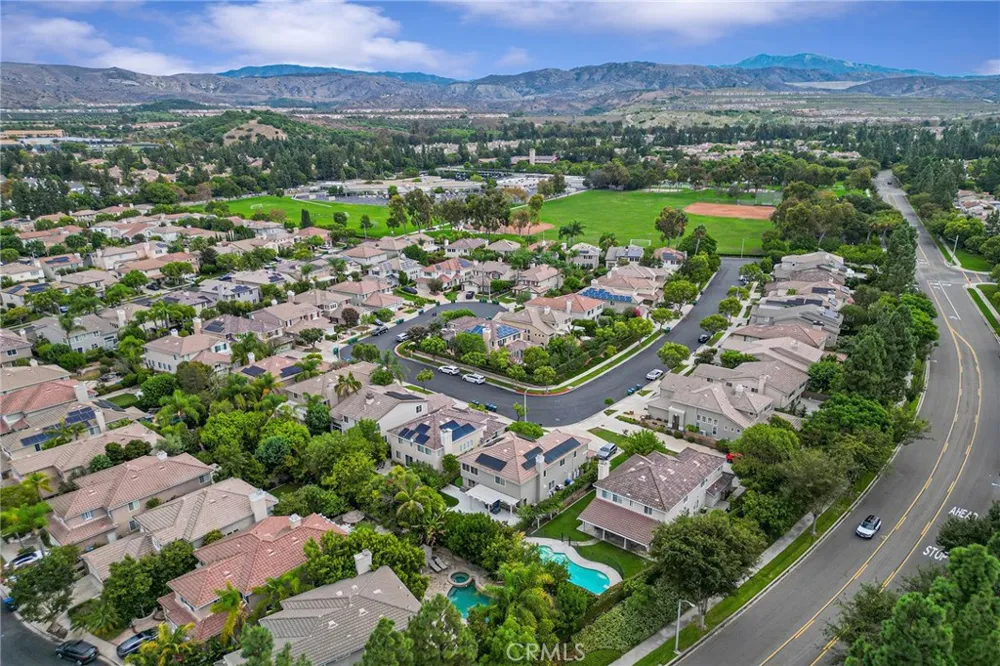 24 Silveroak Irvine, CA 92620