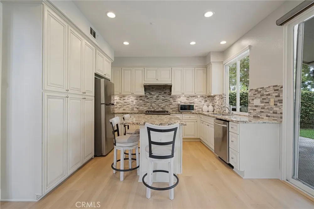 24 Silveroak Irvine, CA 92620