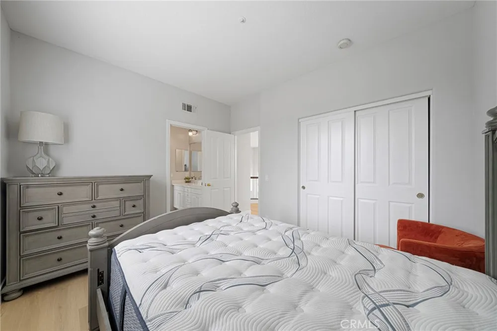24 Silveroak Irvine, CA 92620