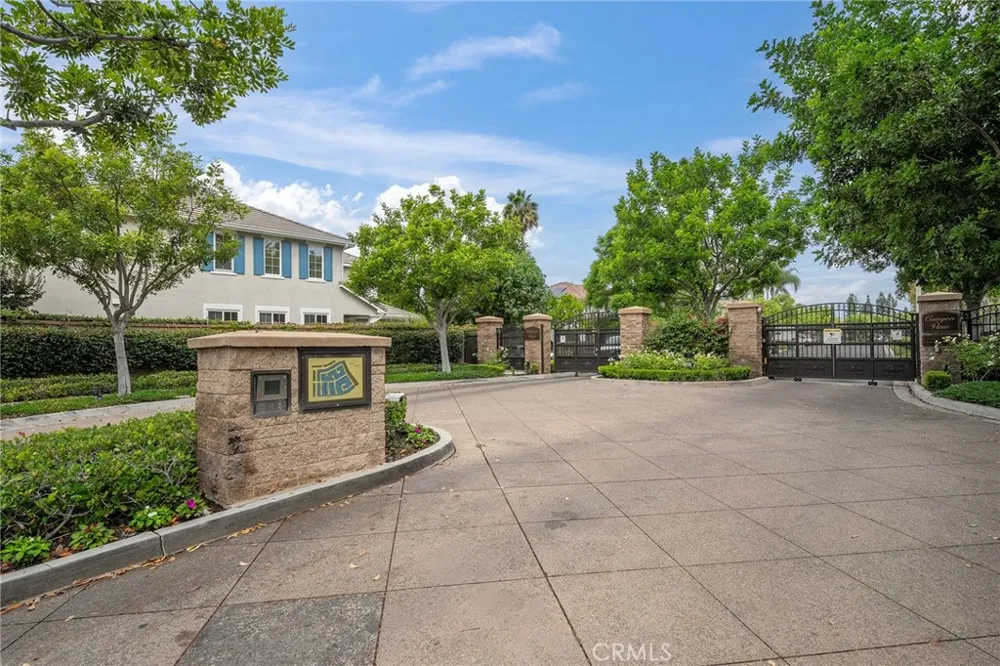 24 Silveroak Irvine, CA 92620