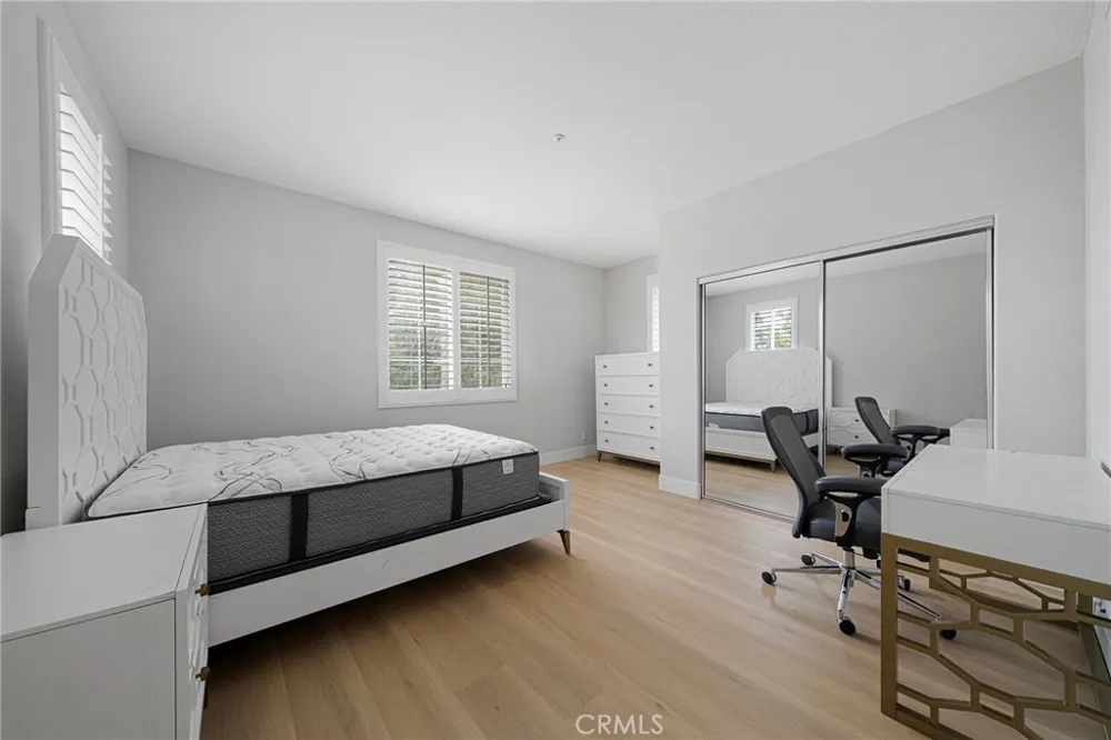 24 Silveroak Irvine, CA 92620