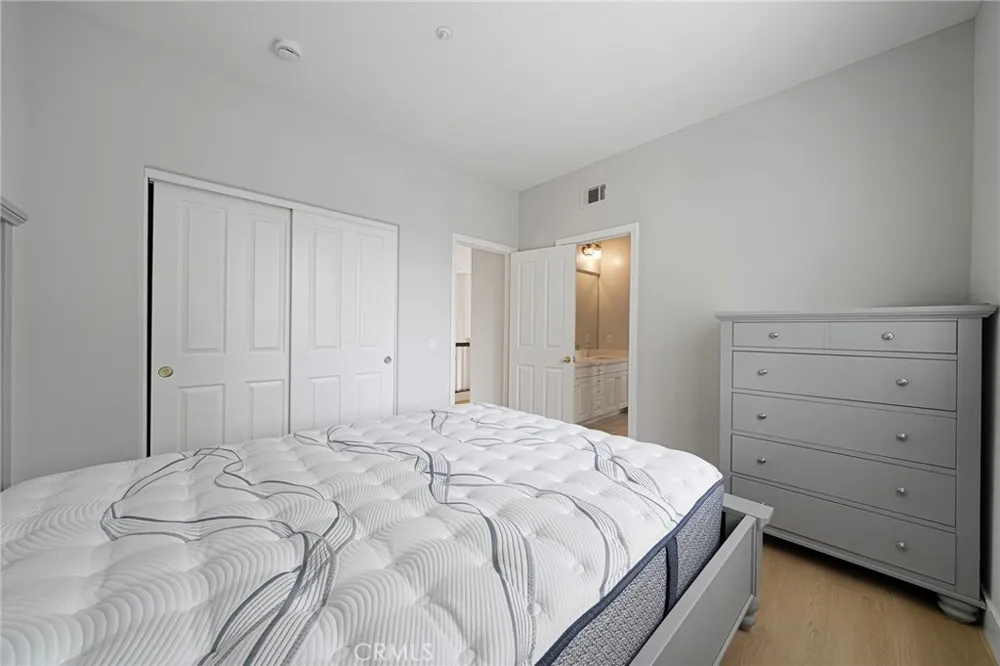 24 Silveroak Irvine, CA 92620