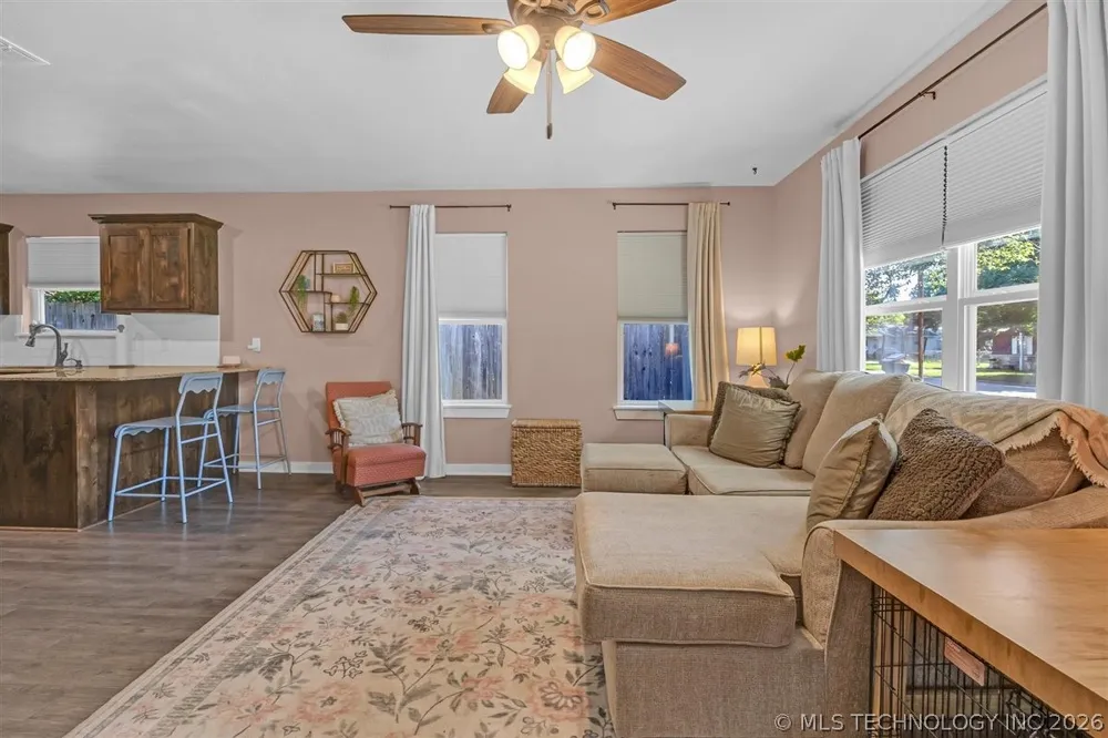 2322 S Cedar Street Sapulpa, OK 74066