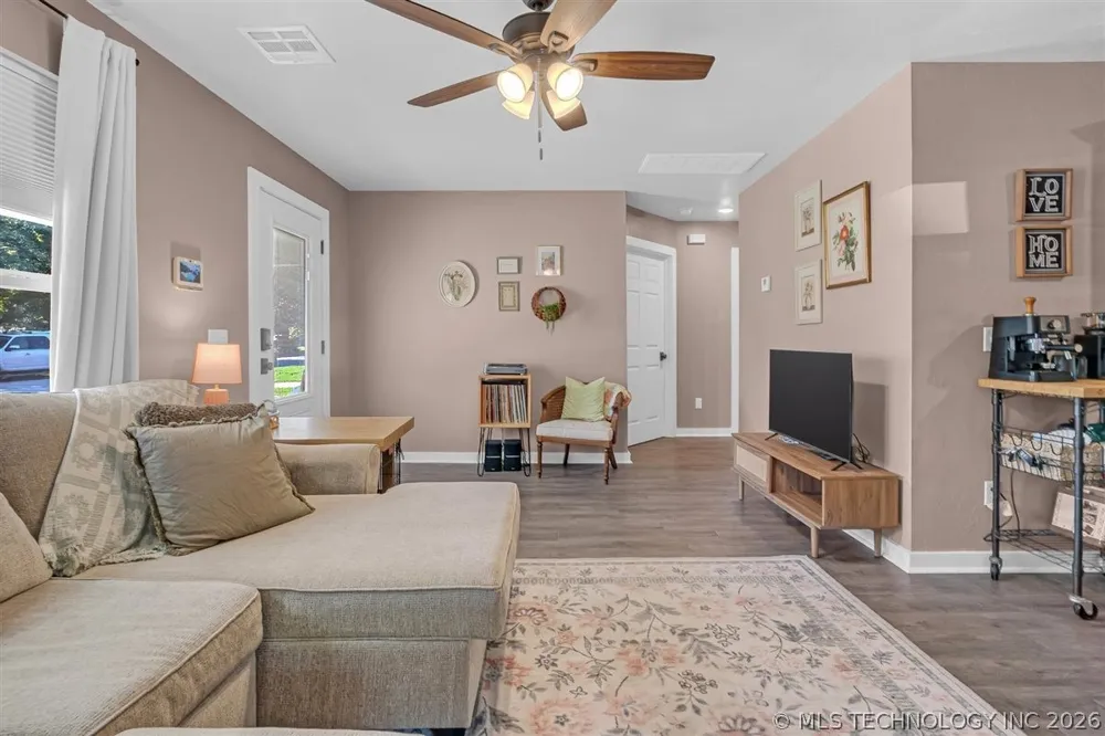 2322 S Cedar Street Sapulpa, OK 74066