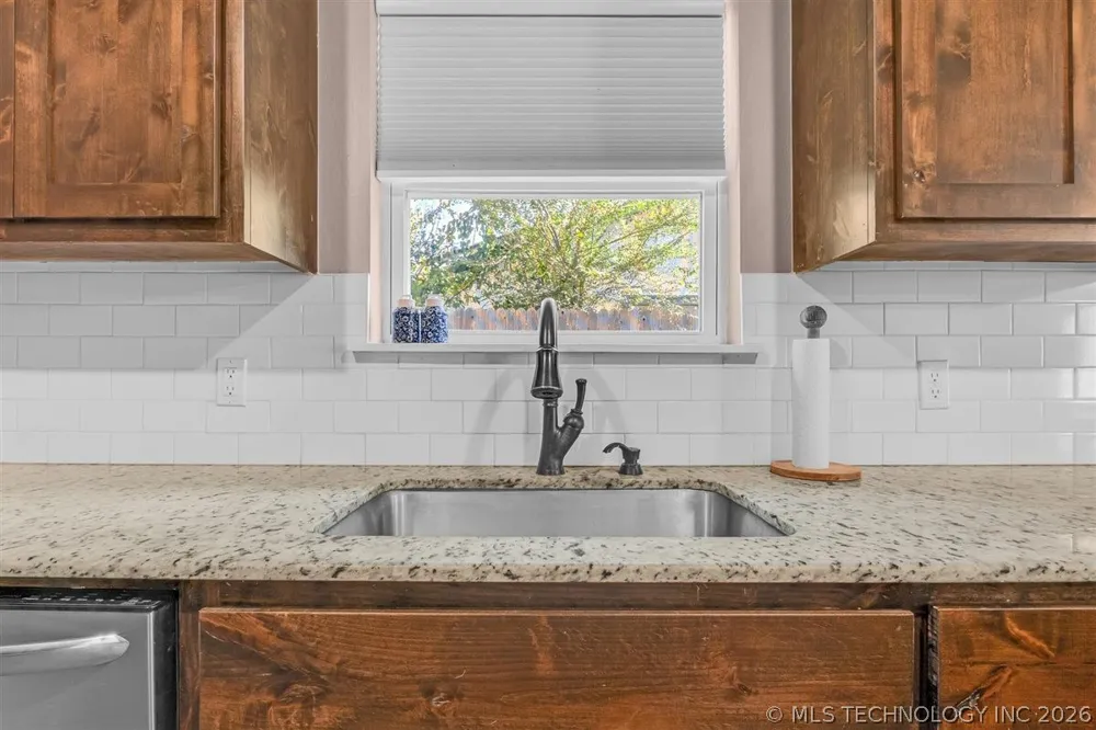 2322 S Cedar Street Sapulpa, OK 74066
