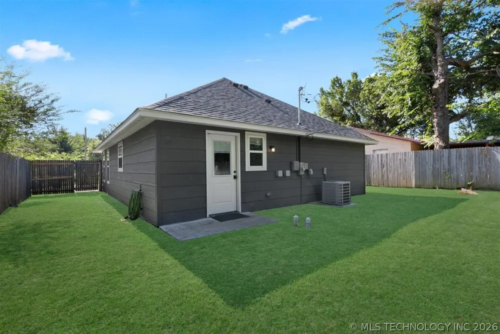 2322 S Cedar Street Sapulpa, OK 74066