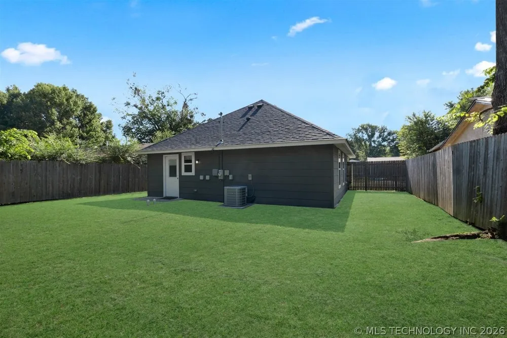 2322 S Cedar Street Sapulpa, OK 74066