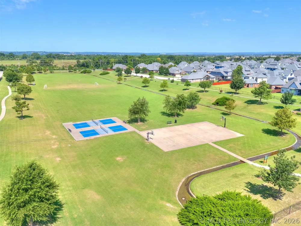 617 E 125th Place S Jenks, OK 74037