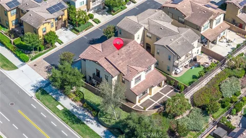 1 Intriga Court