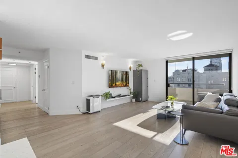 600 W 9th Street #1214