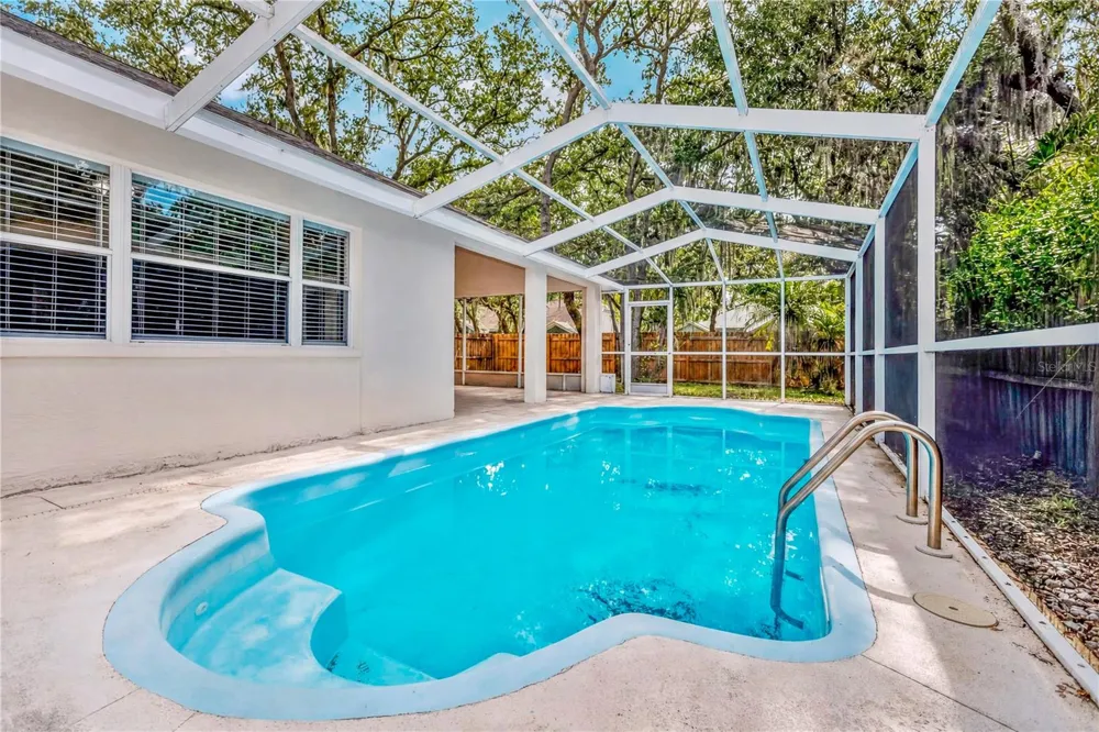 2302 LYNCREST COURT Valrico, FL 33596