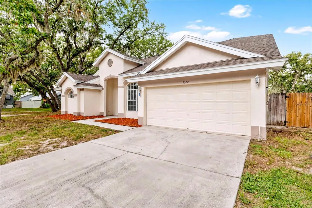 2302 LYNCREST COURT Valrico, FL 33596