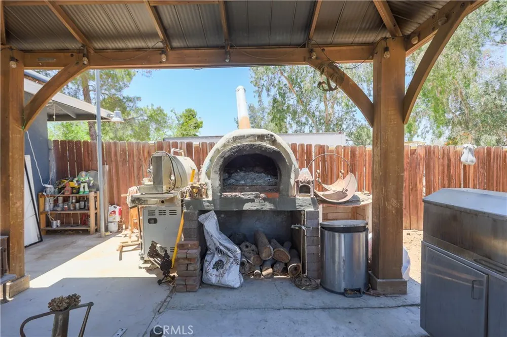 10755 E Avenue R10 Littlerock, CA 93543