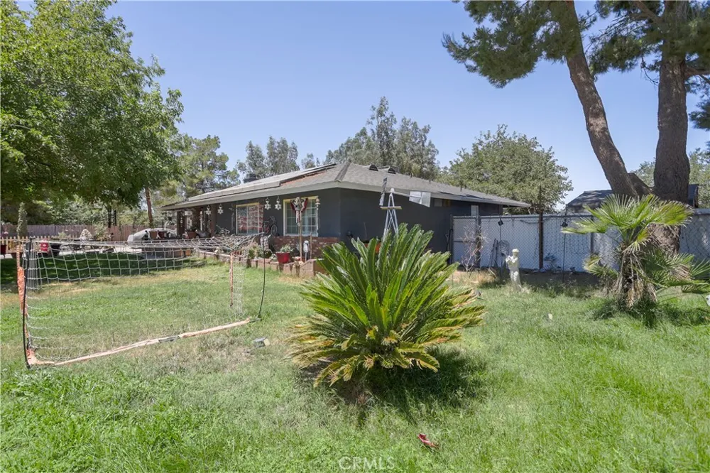 10755 E Avenue R10 Littlerock, CA 93543