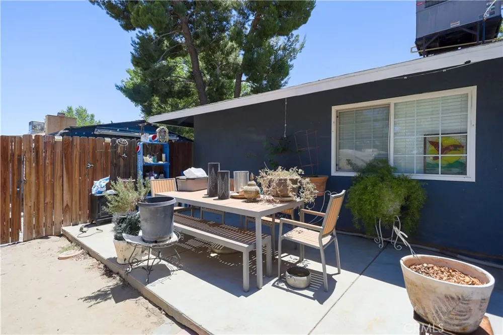 10755 E Avenue R10 Littlerock, CA 93543