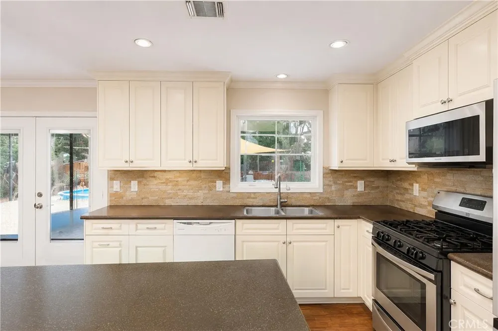 10755 E Avenue R10 Littlerock, CA 93543