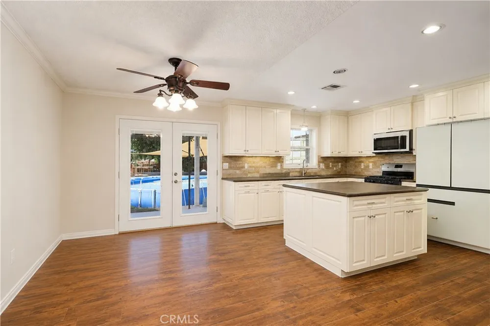 10755 E Avenue R10 Littlerock, CA 93543