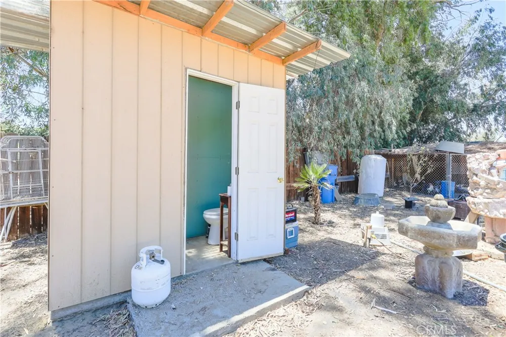10755 E Avenue R10 Littlerock, CA 93543