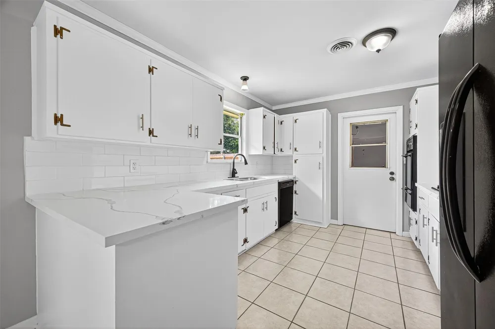 10318 Belfast Road La Porte, TX 77571