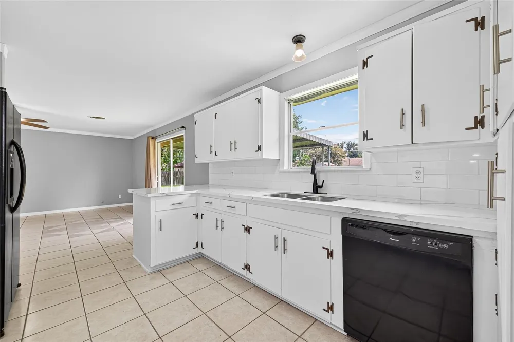10318 Belfast Road La Porte, TX 77571