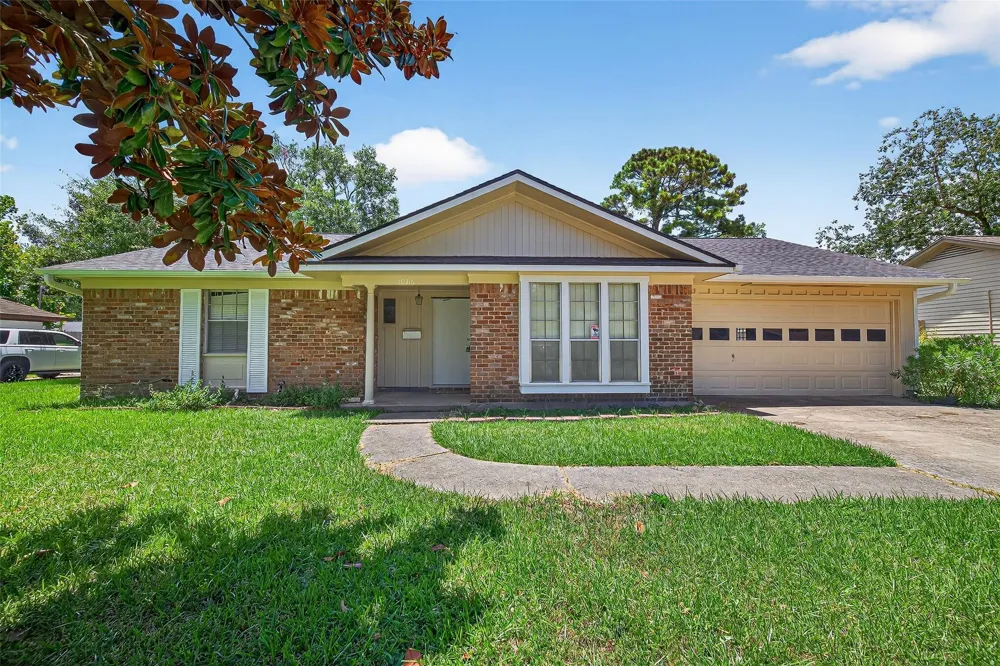 10318 Belfast Road La Porte, TX 77571