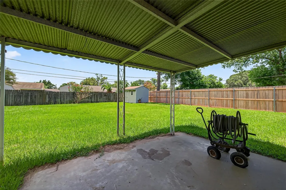 10318 Belfast Road La Porte, TX 77571
