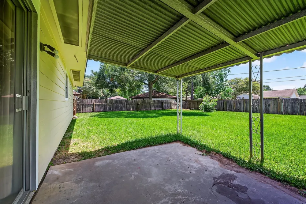 10318 Belfast Road La Porte, TX 77571
