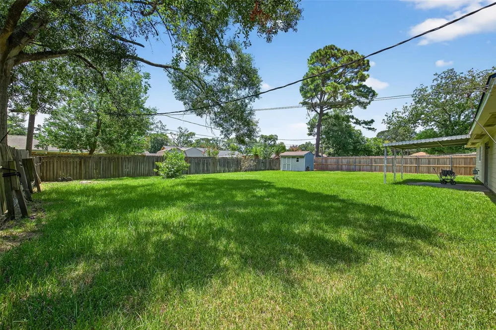 10318 Belfast Road La Porte, TX 77571