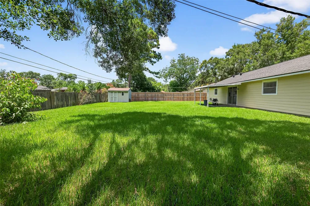 10318 Belfast Road La Porte, TX 77571