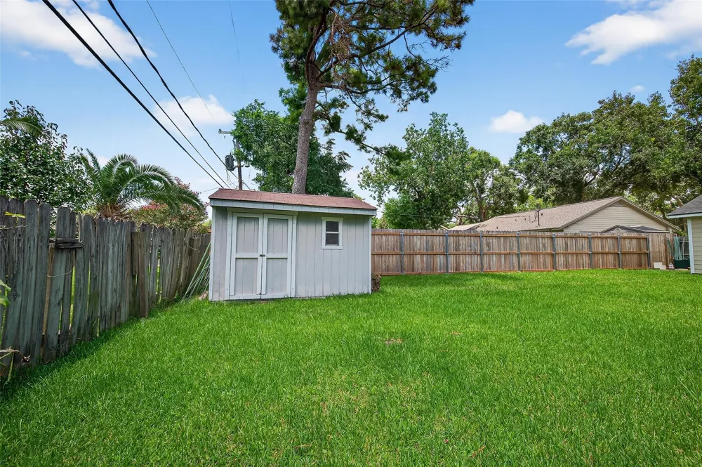 10318 Belfast Road La Porte, TX 77571