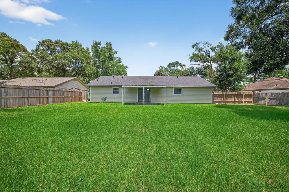 10318 Belfast Road La Porte, TX 77571