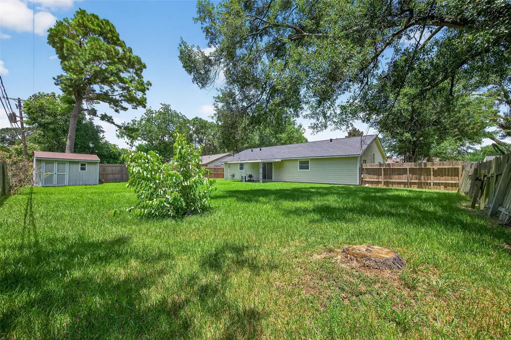 10318 Belfast Road La Porte, TX 77571