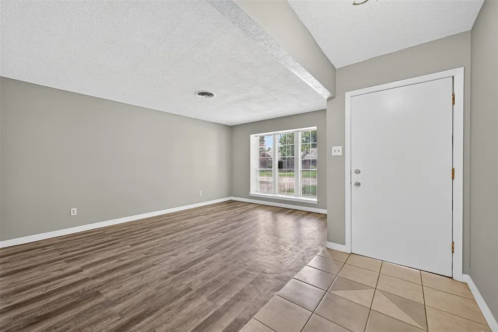 10318 Belfast Road La Porte, TX 77571