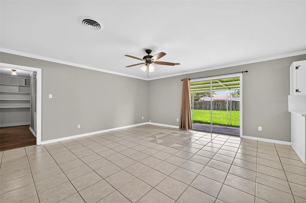 10318 Belfast Road La Porte, TX 77571