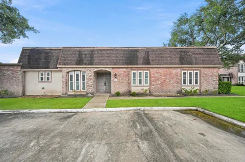 2931 Camelot Lane