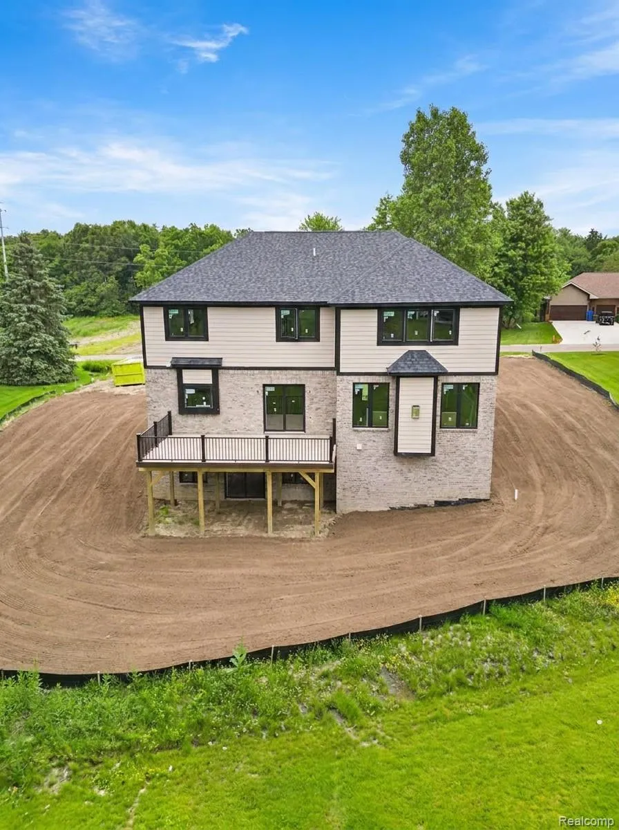 3701 Stallion Way Commerce Charter Township, MI 48382