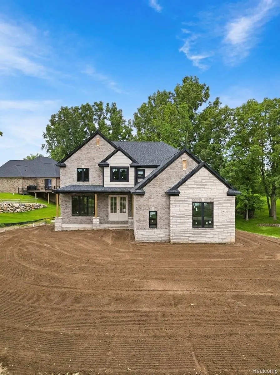 3701 Stallion Way Commerce Charter Township, MI 48382