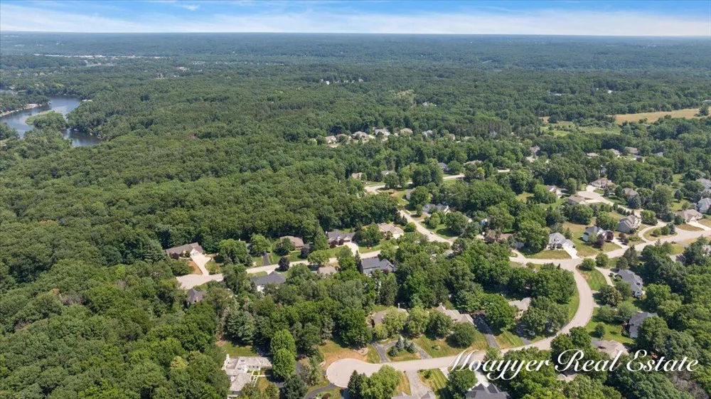 2549 Ashwood Court SE Ada, MI 49301